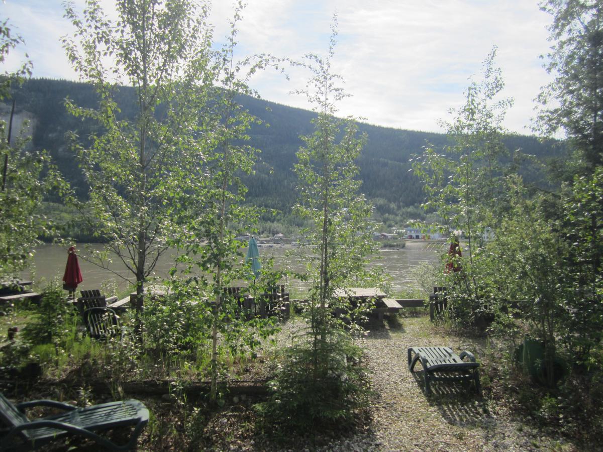 Dawson City River Hostel Bagian luar foto