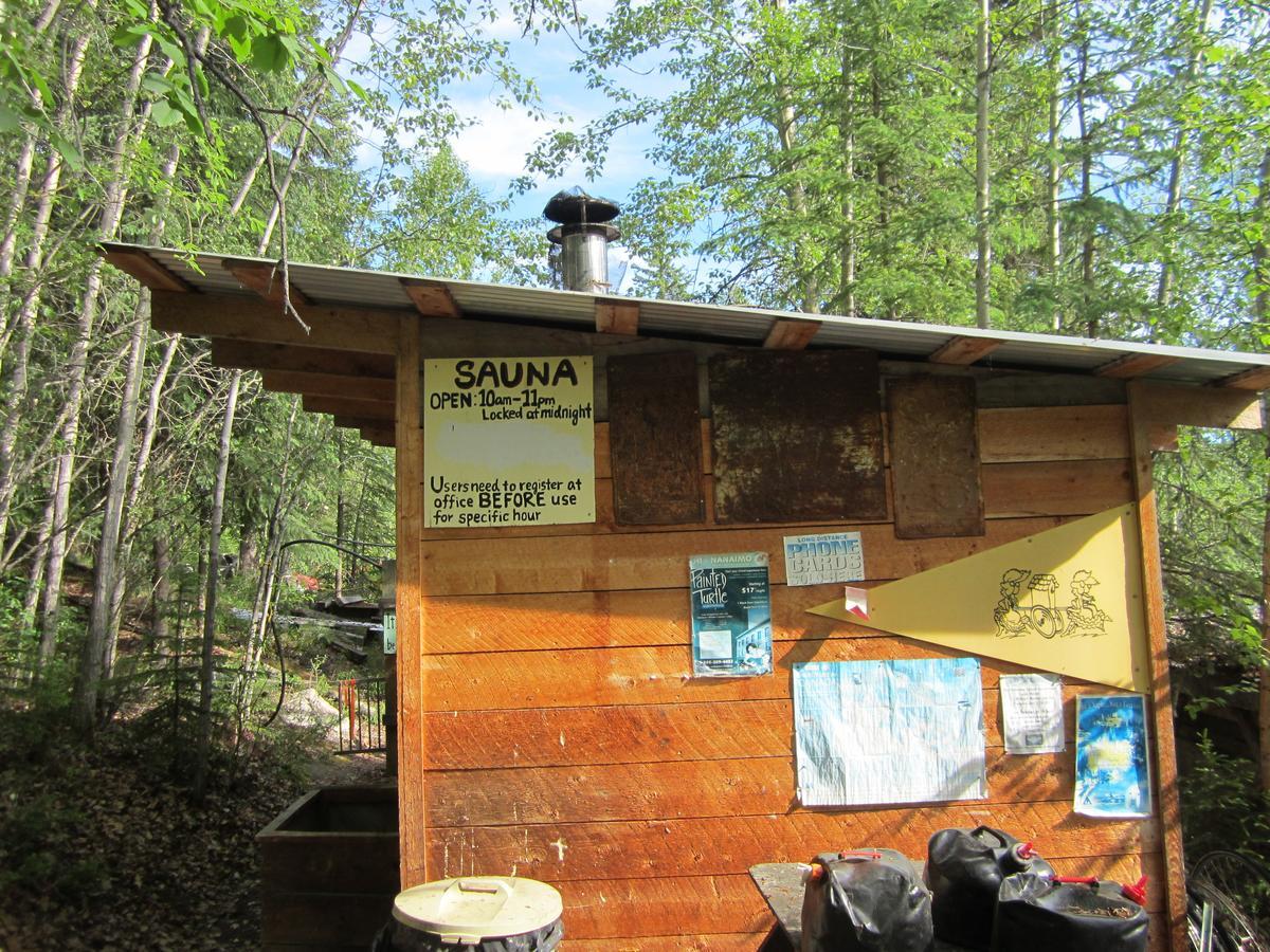 Dawson City River Hostel Bagian luar foto